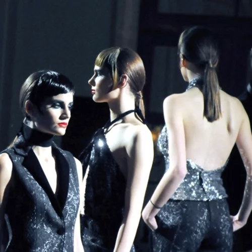 Dimitris Petrou Fashion Show: Είδαμε όλες τις hot τάσεις στα μαλλιά και οι συμβουλές του Γιώργου Δουδέση